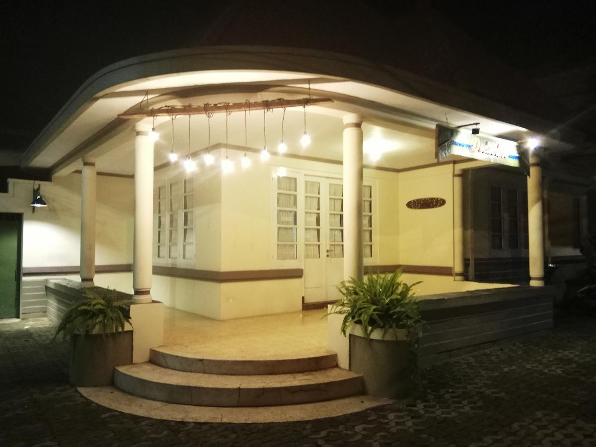 Doeloerkoe Homestay Solo Exterior foto